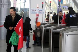 Bursa'da T&uuml;rk Bayrağı getirene &uuml;cretsiz teleferik!