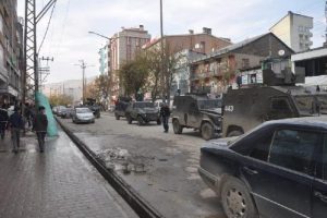 Y&uuml;ksekova'da polis g&uuml;venlik kamerası kayıtlarını topladı