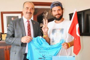 Barış i&ccedil;in d&uuml;nyayı dolaşıyor