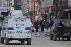 Y&uuml;ksekova karıştı! Esnaf kepenk indirdi