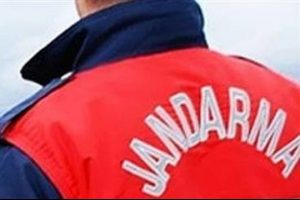 Jandarma kıyafetiyle dolandırdılar