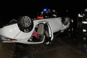 Otobanda 2 otomobil kafa kafaya &ccedil;arpıştı: 4 &ouml;l&uuml;, 4 yaralı!