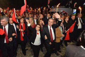 İzmir Cumhuriyet Meşalesi ile aydınlandı