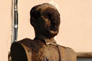 Milas'ta Atat&uuml;rk b&uuml;st&uuml;ne saldırı