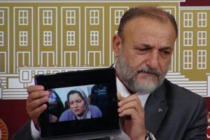 Oktay Vural duygulandı, g&ouml;zleri doldu