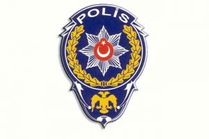 M&uuml;d&uuml;r alımlarını protesto etmek isteyenlere polis engeli