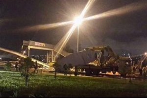 &Uuml;st ge&ccedil;ide kamyon &ccedil;arptı