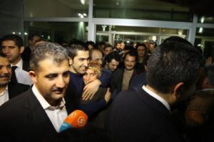 Yasadışı dinleme yaptığı iddia edilen 18 polis serbest!