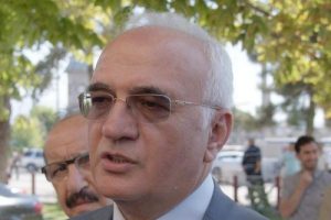 AKP'li Elitaş'a resmi tape cezası