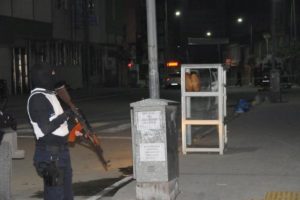 Polisi alarma ge&ccedil;iren ş&uuml;pheli paketten &ccedil;&ouml;p &ccedil;ıktı!