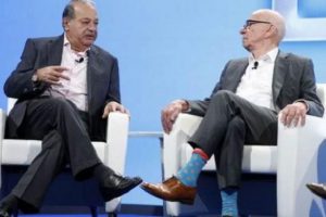 Milyarder işadamı Murdoch'ın sevimli &ccedil;orapları...