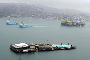 Dev inşaat gemisi, İstanbul Boğazı'ndan ge&ccedil;ti