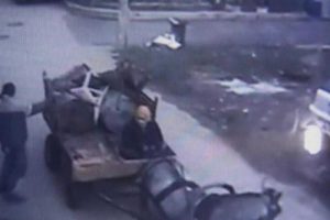 Bursa'da at arabalı hırsızlar g&uuml;venlik kamerasında!