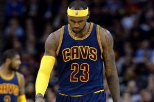 LeBron k&ouml;t&uuml; başladı!