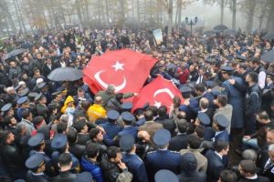 Şehit Astsubay bayrak altında toprağa verildi