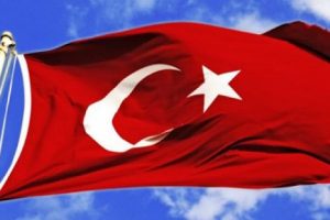 2 ilde T&uuml;rk Bayrağı'na saldırı!