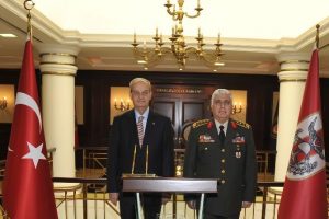 Başbuğ ile Orgeneral &Ouml;zel bir araya geldi