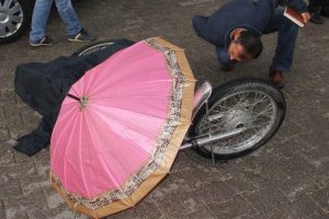 &Ccedil;arşaf giyip dehşet sa&ccedil;tı