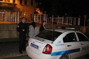 Kocasını başka kadınlarla yakalattı!