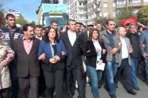 Diyarbakır'da 'Kobani' y&uuml;r&uuml;y&uuml;ş&uuml; olaysız bitti