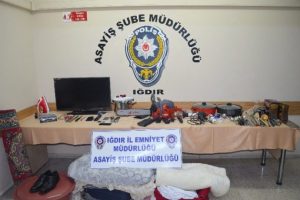 &Ccedil;aldıkları eşyalarla ev kurdular