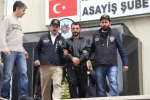 Kayıp işadamını &ouml;ld&uuml;r&uuml;p g&ouml;mm&uuml;şler