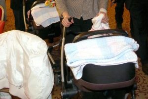 Bakan Şimşek'in ikizleri b&uuml;y&uuml;k ilgi g&ouml;rd&uuml;