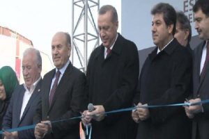 Şiir okumadı kalemini hediye etti