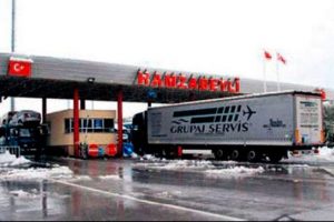 Komşu'da r&uuml;şvet operasyonu sınır kapısını kapattı
