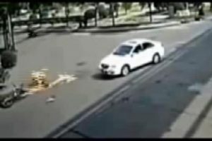 Motosiklet s&uuml;r&uuml;c&uuml;s&uuml; ateş topuna d&ouml;nd&uuml;