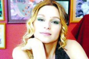 Popstar Firdevs evlendi
