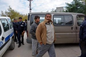 Suriyeliler 67 saka kuşu ile yakalandı