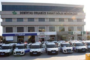 Sanayiciler, emniyete 26 ara&ccedil; hediye etti