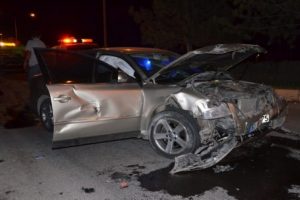 Konya'da otomobil dolmuş bekleyen yolculara &ccedil;arptı