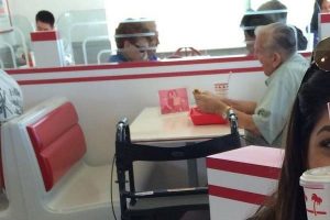 Bu fotoğrafın ardında &ccedil;ok b&uuml;y&uuml;k bir aşk hikayesi var