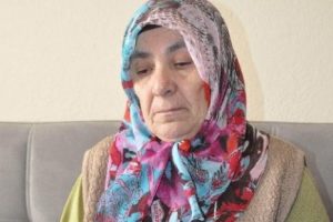 G&ouml;z&uuml; yaşlı anne &ccedil;ocuklarının d&ouml;nmesini istiyor