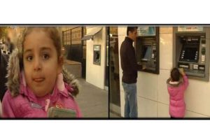 4 yaşında bankamatikten 4 bin lira para &ccedil;ekti