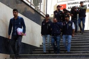 Maskeli sigara gasp&ccedil;ıları yakalandı