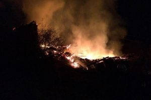 K&ouml;y evi yandı, 80 yaşındaki kadın &ouml;ld&uuml;