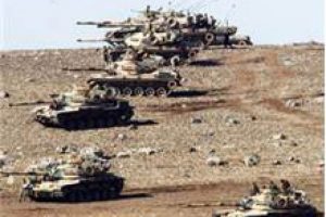 T&uuml;rkiye sınırında tank hareketliliği