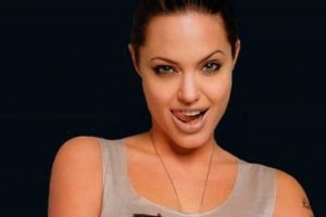 Angelina Jolie'den s&uuml;rpriz karar