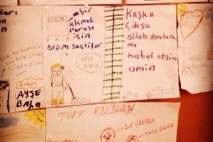 Madenci amcaya, Kızılay &ccedil;adırında yapılan resimler