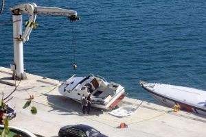 15 kişilik tekneye 40'dan fazla kişi bindirilmiş
