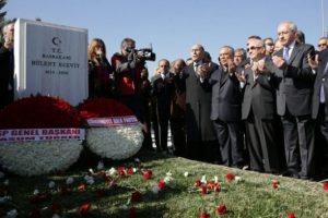 Ecevit'in mezarı başında birlik mesajı