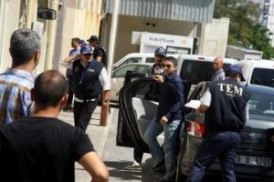 Yasadışı dinleme davasında mahkeme salonunda tebligat