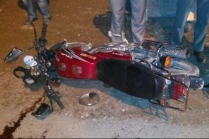 Motosikletin &ccedil;arptığı yaşlı adam hayatını kaybetti