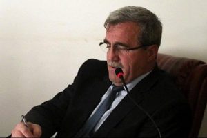 AKP'li Başkan: 'Şeffaf olmak i&ccedil;in pantolonu mu &ccedil;ıkaralım'