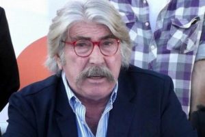 18 yıl sonra b&uuml;y&uuml;k aşkına d&ouml;n&uuml;yor