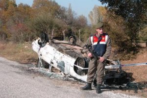Hırsızların ka&ccedil;tığı ara&ccedil; yanmış olarak bulundu