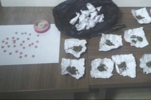 Polise uyuşturucu sattı, yakalandı